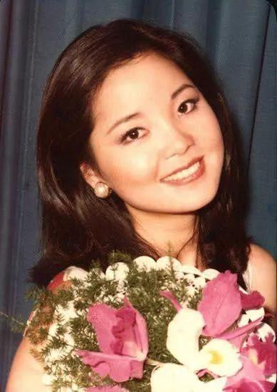 24年前的今天，获十亿个掌声的亚洲歌后邓丽君去世，死因成谜